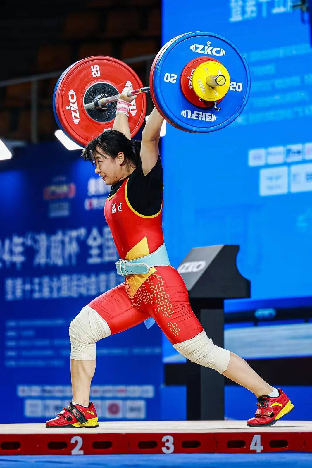 澳大利亚举重选手实力突出夺冠
